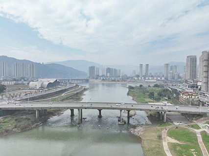 古城門旁的河道。