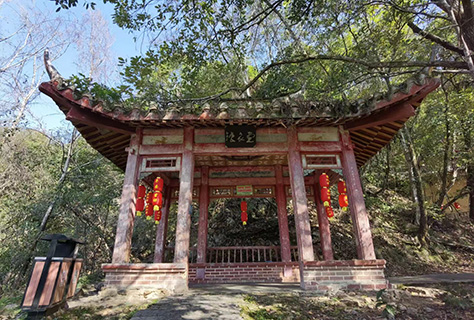 歸宗岩的小亭。