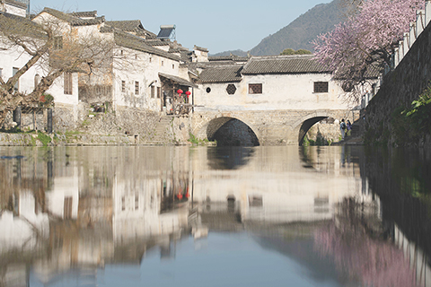 ◎ 這是二零二五年三月廿五日在安徽省黃山市歙縣拍攝的高陽廊橋。