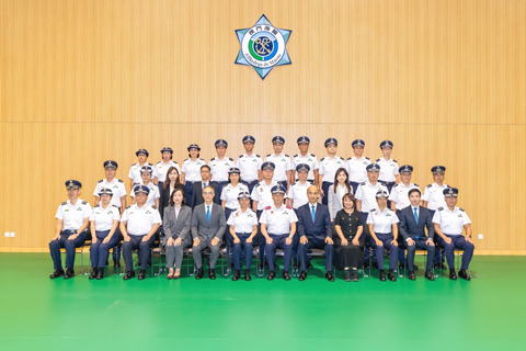 ◎ 獲晋升的關務督察與海關領導及主管人員合照。