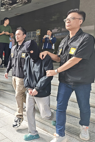 ◎ 七旬老翁涉加重盜竊被拘。