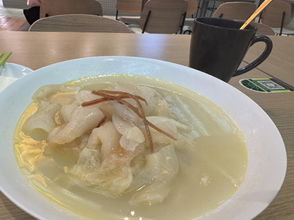 ◎ 現在金碧坊也有的魚翅麵。