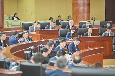 ◎ 立法會全體會議昨日一般性討論及表决通過《餐飲及相關場所業務法》法案。