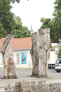 河岸的藝術雕塑品