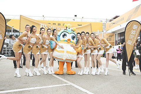 ◎ 銀河娛樂一眾美少女露面賽車場。