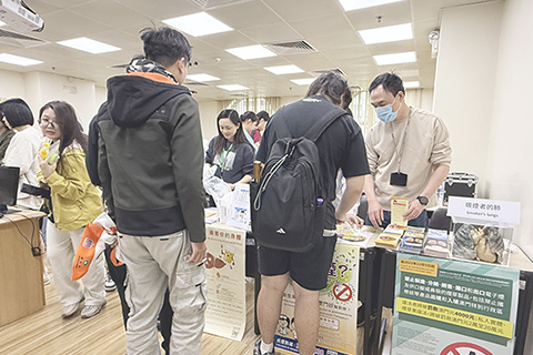 ◎ 衛生局防控煙酒辦透過不同方式及渠道宣傳戒煙好處。