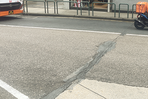 ◎ 有關路段亦有不同程度的損毀。