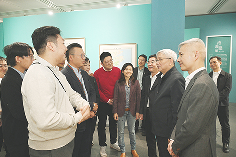 ◎ 在規劃展覽館調研期間,中央宣講團成員與在琴澳人互動交流