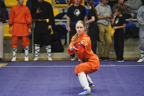 ◎ 十一月二十二日,在布達佩斯周邊的小鎮福特,二十歲的霍爾瓦特·多勞·蒂梅婭參加匈牙利武術錦標賽。(新華社記者 陳浩 攝)