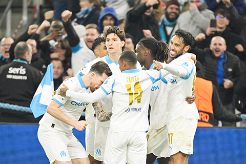 ◎ 奧巴美揚(白衣右)為馬賽歐冠的勝利貢獻兩球。(美聯社)