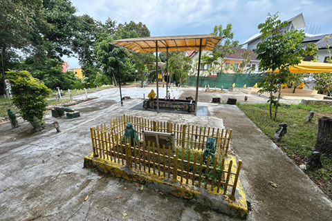 墓園周圍都是民居