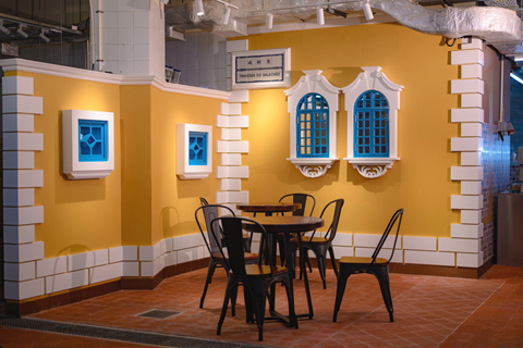 ◎ 一樓設多個室內用餐區。