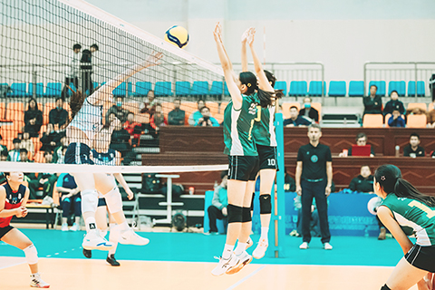 ◎ 十五歲以下澳門女排對陣哈薩克隊。