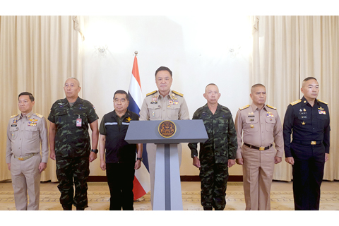 ◎ 泰國總理阿努廷十二月八日在結束一個緊急會議後就泰柬邊境局勢發表全國電視講話,表示政府正密切關注局勢發展,已命令各安全機構全面整合力量,做好一切準備維護國家主權和安全。這張泰國政府發佈在社交媒體的照片顯示,圖為當日,泰國總理阿努廷在位於曼谷的總理府就泰柬邊境局勢發表全國電視講話。(新華社發)