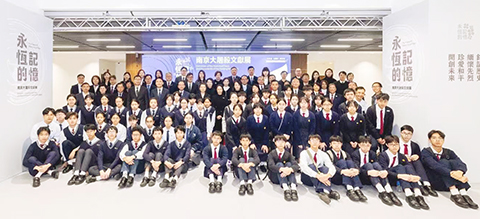 ◎ 參觀嘉賓與學生合照。