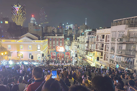 ◎ 聖誕活動吸引遊客。