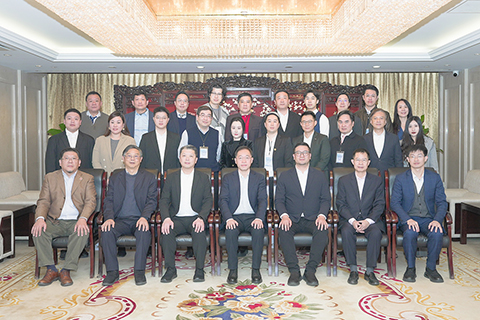 ◎ 代表團與全國政協經濟委員會委員、全國工商聯第十三屆執委、全聯併購公會會長范樹奎合照留影。