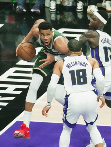 ◎ 公鹿字母哥進攻,昨役客勝帝王。(新華社發)