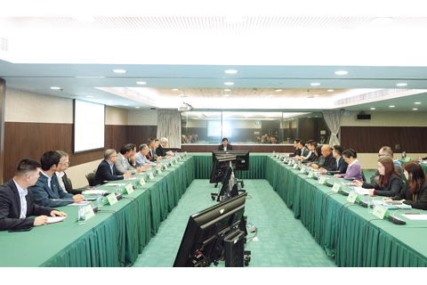 ◎ 環境保護局早前舉行面向相關業界、社團的第三階段《淘汰老舊柴油車資助計劃》介紹會。