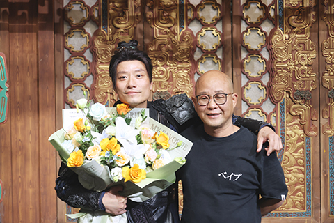 ◎ 陳俊安(左)和導演朱銳斌。