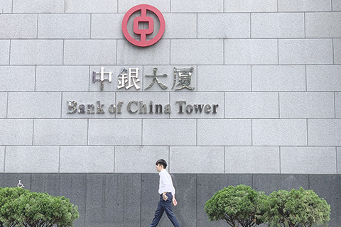 ◎ 中銀香港推出「全球綜合服務」,包括與母公司中國銀行同步推出全新「全球帳戶服務」,客戶登入中國銀行或中銀香港手機銀行,完成認證及授權後,可隨時瀏覽在內地及香港個人帳戶餘額及資產總值。(香港中通社記者 徐文峰 攝)