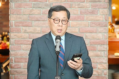 ◎ 新聞局代局長黃樂宜在傳媒茶會上致辭。