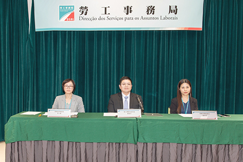 ◎ 勞工事務局去年共揭發六百六十八人次涉及非法工作並作出行政處罰。強調對於任何違法行為必將依法嚴懲,絕不姑息。