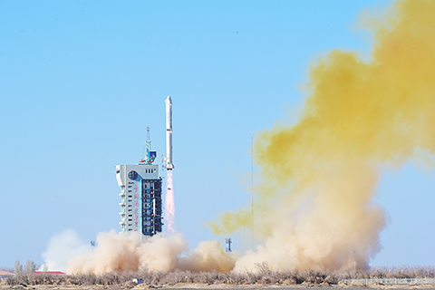◎ 一月卅一日十二時一分,我國在酒泉衛星發射中心使用長征二號丙運載火箭成功將阿爾及利亞遙感三號衛星B星發射升空,衛星順利進入預定軌道,發射任務取得圓滿成功。(新華社發 汪江波 攝)