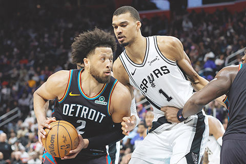 ◎ 馬刺一號雲班亞馬積極防守,昨役戰勝活塞。(美聯社)