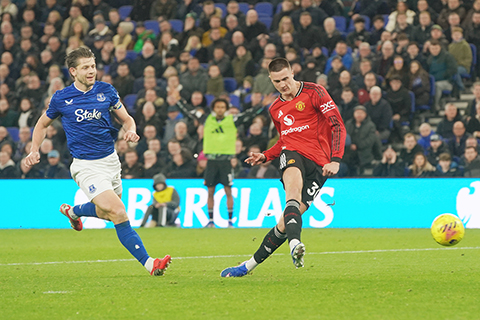 ◎ 紅衣錫斯高一錘定音,助曼聯全取三分。(美聯社)