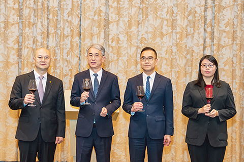 ◎ 立法會主席張永春(左二)表示,本屆立法會運作四個多月以來,有序實施一系列優化措施。