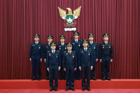 ◎ 消防局領導層與新晉升副消防總長合照。