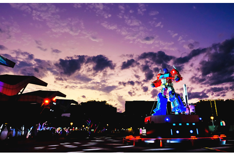 ◎ 花博展區的主燈變形金剛「柯博文」震撼亮相,結合動感的光影展演與沉浸式場域設計,為觀眾帶來前所未有的視覺衝擊。(香港中通社圖片)