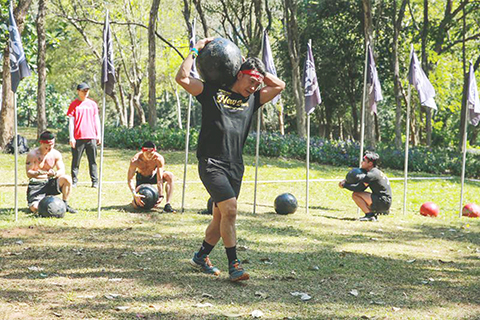 ◎ 三月十四日,選手在比賽中。斯巴達勇士賽深圳站開賽。(新華社發彭志剛 攝)