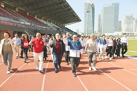 ◎ 嘉賓與澳大師生參加歡樂行。