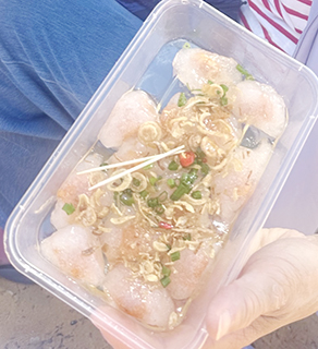 品嚐地道美食。