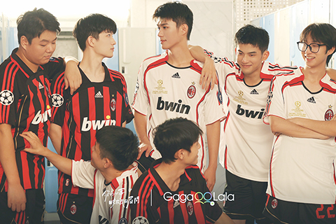 ◎ 導演將雨水與汗水巧妙轉化為角色內心的化學反應。