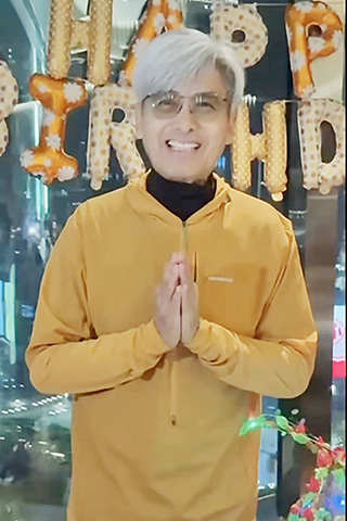 ◎ 五月十八日是周潤發七十一歲生辰,他跟發嫂陳薈蓮及好友聚餐慶祝。發哥生日願望:「祝大家身體健康!」
