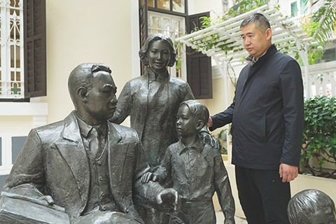 ◎ 葉挺的孫子葉鐵軍在澳門重遊祖父故居。