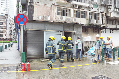 ◎ 政府採取行動收回船廠巷及沙梨頭海邊大馬路之間一幅國有土地。