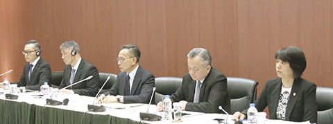 ◎ 保安司司長陳子勁(中)主持二零二六年上半年罪案統計及執法工作數據簡報會。