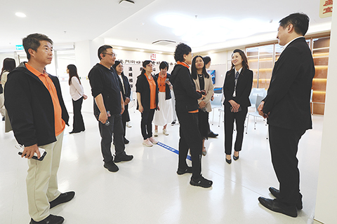 ◎ 王衛慶副所長一行巡視「澳門街坊會聯合總會屬下澳門街坊福利會綜合診療中心」。