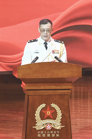 ◎ 八月一日下午,中國人民解放軍駐香港部隊在昂船洲軍營舉行招待會,慶祝中國人民解放軍建軍九十九周年。圖為駐香港部隊政治委員賴如鑫致辭。(中新社記者 李志華 攝)