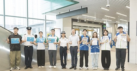 ◎ 新學年將到,本澳海關聯同教育及青年發展局昨日到青茂口岸舉辦街站宣傳活動,提醒青少年及學生慎防不法份子誘騙。