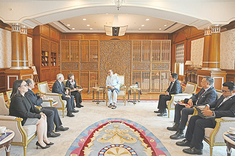 ◎ 行政長官岑浩輝昨日拜會馬來西亞總理兼財政部長安瓦爾。
