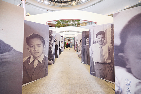 ◎ 鍾景輝紀念展開幕,直至十月四日。