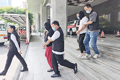 ◎ 兩名內地漢涉非法直播賭局被拘。
