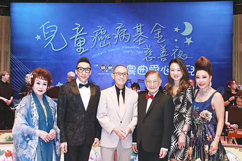 ◎ 朱慶祥老師與嘉賓們合照,左起:紅伶李鳳、錦艷棠文武生煒唐、戲劇大師毛俊輝、朱慶祥、駱允莊律師、錦艷棠主理人廋艷霞。