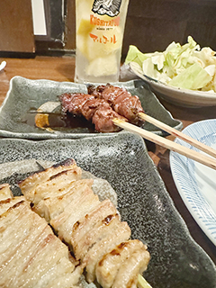 ◎ 雞皮和雞肝各具滋味,佐酒一流。
