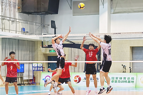 ◎ 澳門男青排(白衣)策動攻勢。